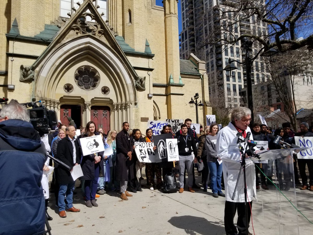 ZeroGunViolence's tweet photo. Toronto physicians tell political leaders today at anti-gun violence demonstration 'that we can do better' to prevent the carnage of gun violence that that they see while treating gun violence victims @CZV416 @MamaWhetter @ddonkor1 @Iamdannystone @dttheartist @DevelopMeYC @foadk6 https://t.co/p386ODlVQs