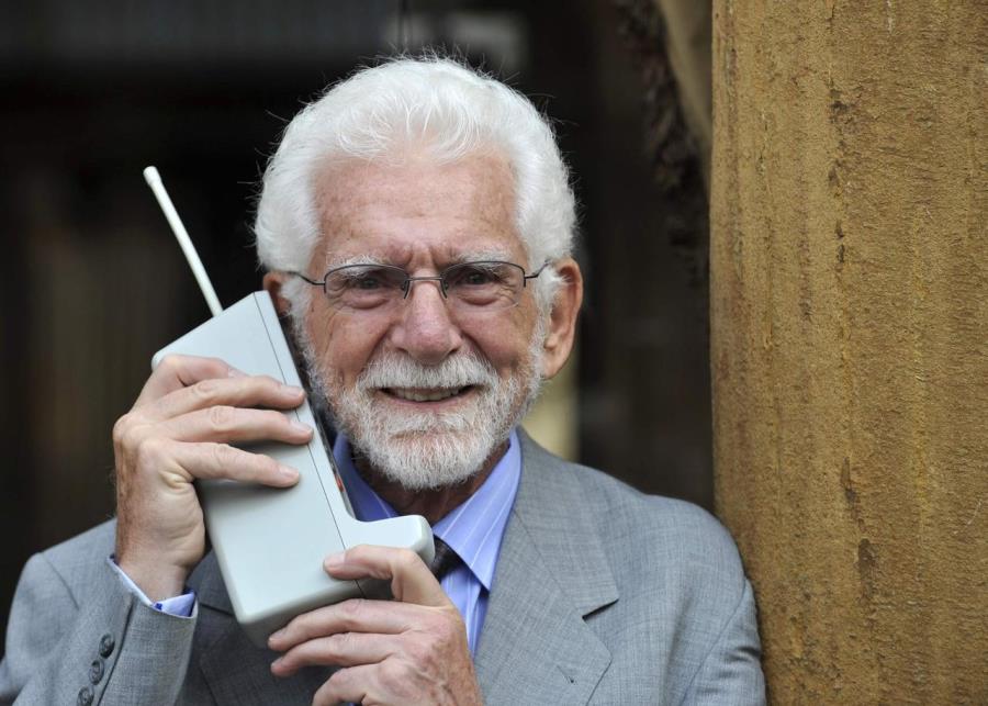 JoseCardenas1's tweet photo. Se cumplen 46 años de la primera llamada por teléfono celular https://t.co/ko24RElck9 https://t.co/GqbSnrvDXD