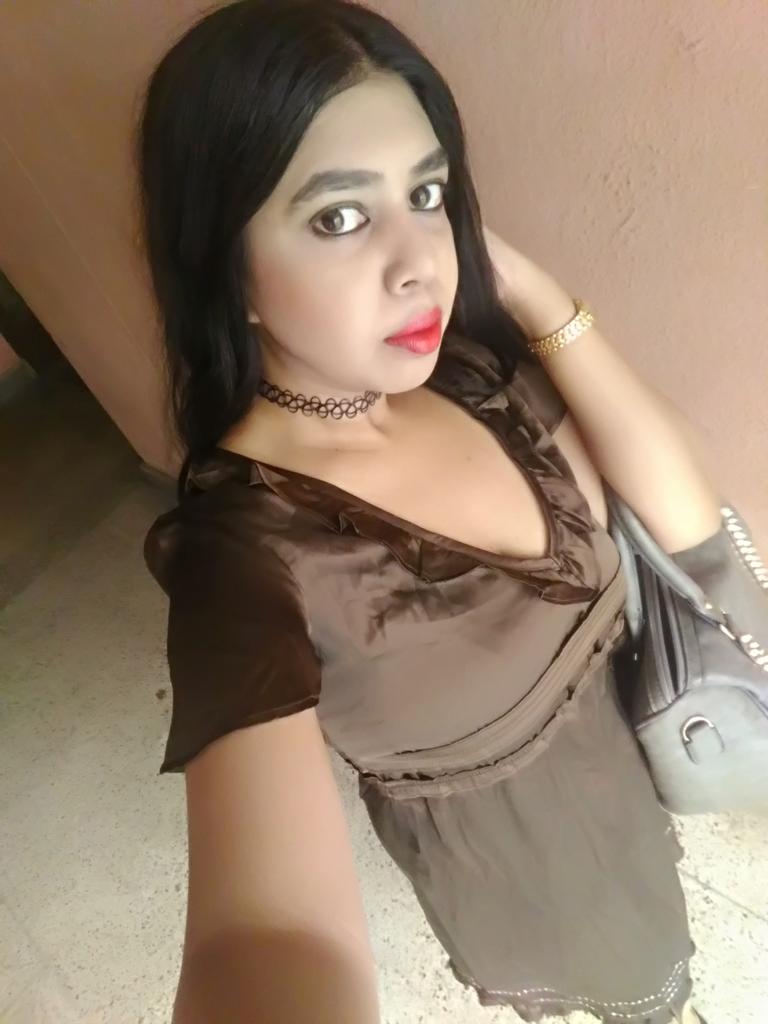 NiahSingh's tweet photo. I Am the noor, I Am the hoor
Bach ke jayega kahan?
Na lada na lada tu ankh na lada
Don't look at Me like that mahi..
Don't you look at Me like that boy  💓
U dono what u got urself into
So do you love chocolate brown now? 
#niahsingh #yuvarani #soniaspeaks #chocolatelover https://t.co/EnhmUnLrhv