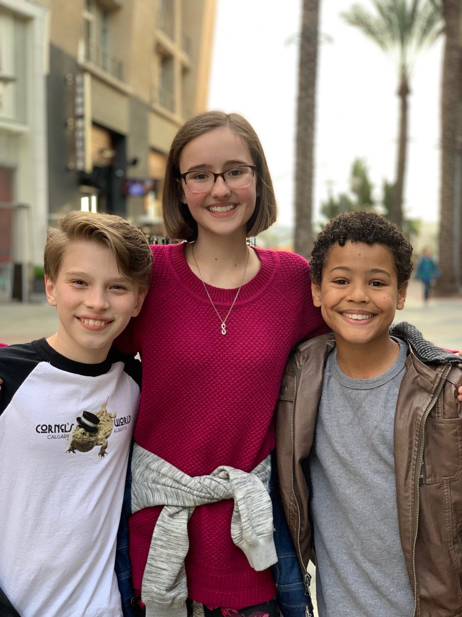 ethanjonesactor's tweet photo. Thanks @lookingaheadorg for taking us to a screening of @ShazamMovie tonight!! Loved it!! Go see it!! #ShazamMovie #movies #screening #friends #lookingaheadprogram #theactorsfund #sagaftra @gabigraves -your mom took a good photo! https://t.co/uGvRagSVpU