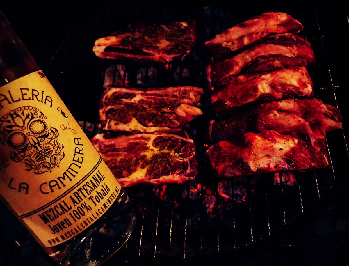 camineramezcal's tweet photo. Carnita asada y un Tobalá #becausewednesday 🍶🔥💀🖤♨️ https://t.co/9vixLYLHkp