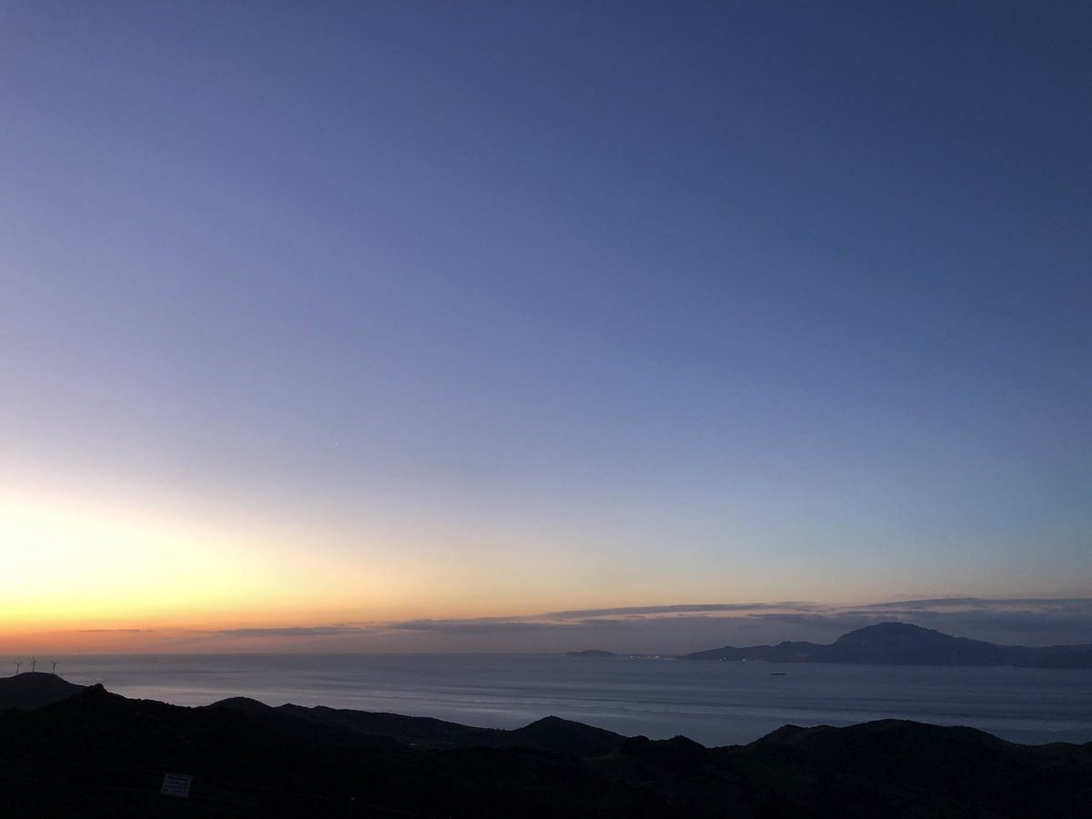 #FelizJueves #EstrechoGibraltar #Tarifa #Ceuta al fondo. Viento del O-NO que a 340msnm se nota bien fresquito.