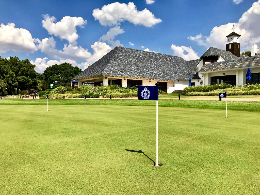 From East to West... The flags are up @GG4Cancer @CupcakesOfHope Creating awareness & flying the flags for cancer fighters worldwide. #GlobalGolf4Cancer #TakeaSelfie