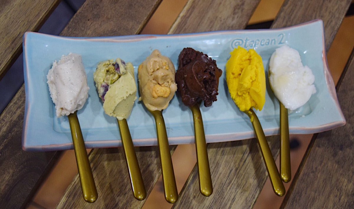 tapean2's tweet photo. ¿QUÉ ES LO MEJOR CUANDO LLEGAS A UNA HELADERÍA?Poder disfrutar del máximo número de helados posible...pues así es como hemos acabado la primera ruta de tapas #tapean2ConKia en @LosValen1946 ! ¡COMO SE LO HAN PASADO LOS GANADORES! #vainilla #pistacho #turron #chocate #mango #Limon https://t.co/t1ITUUaXTG