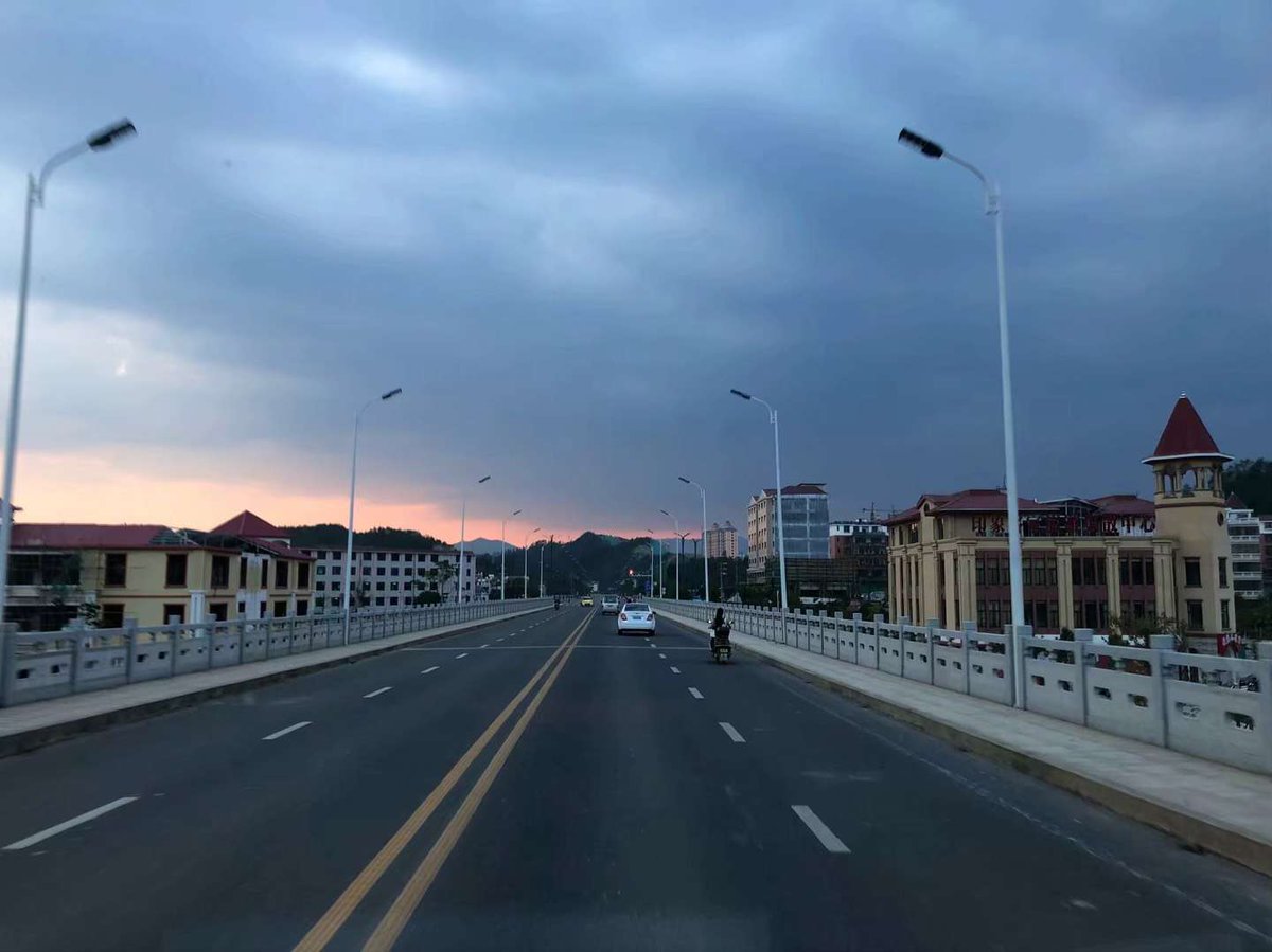 Lnprogress_'s tweet image. Life is like weather, predictable, but often unexpected.  Whether it's sunny or capricious, a good mood