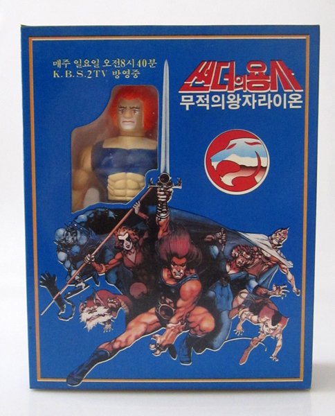 ThunderCatsOrg's tweet photo. #Vintage Lion-O #knockoff / #KO from #Korea. Box looks absolutly fabulous, figure is pretty good, too! I love my collection! 👍#ThunderCats #toycollector #80s #90s #ThunderMerch https://t.co/4WhBE6kYZt