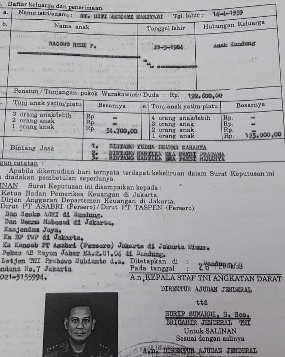 JackVardan's tweet photo. Yang suka ngomong pecatan dan lainnya. Waktu dan tempat dipersilahkan. Ini skep pensiunan Pak Prabowo. Silahkan googling aturan PNS tentang hak PNS saat pensiun. Apakah yang pecatan bakal terima pensiun? 
#IndonesiaNeedsPrabowo https://t.co/doIOM35odC