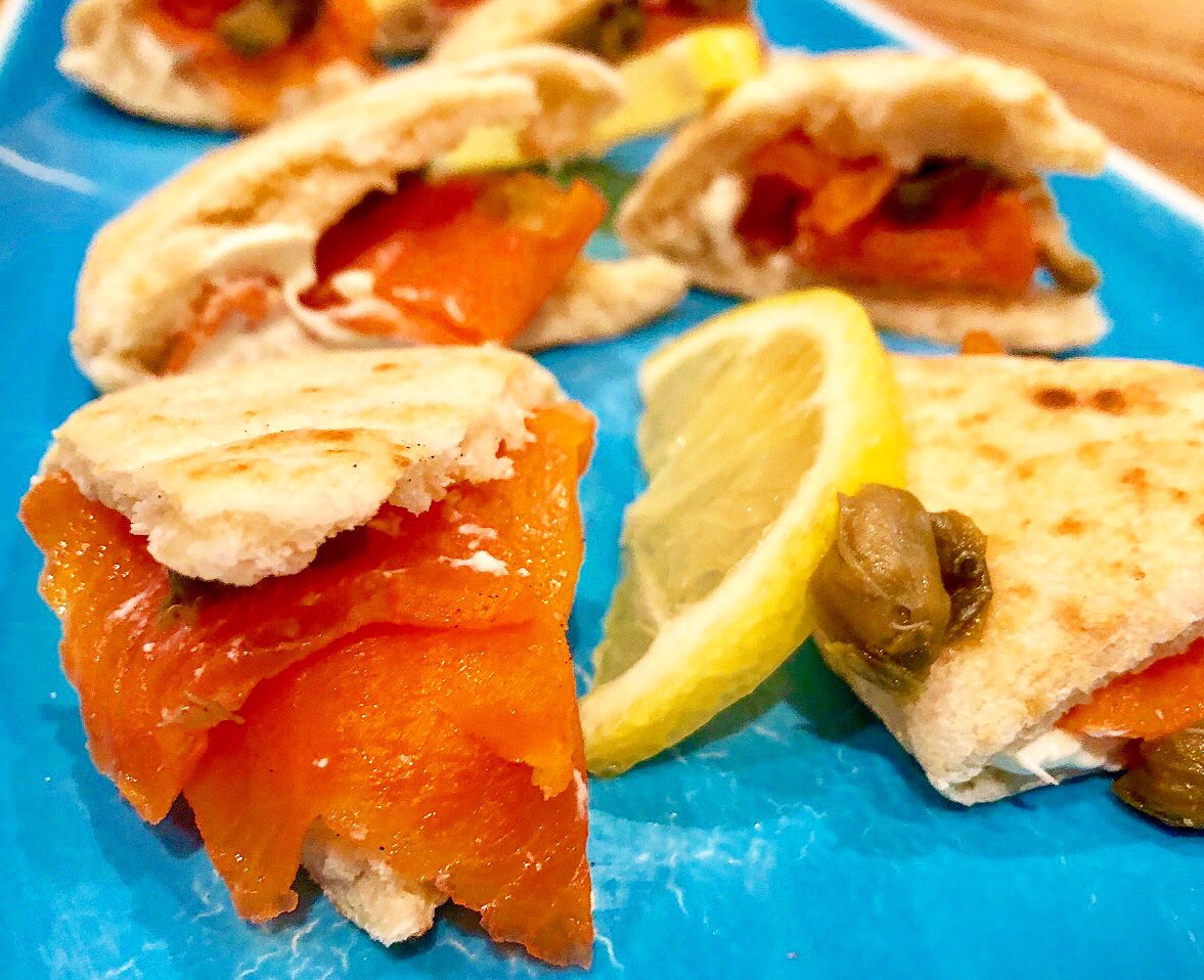 LaurasWorldza's tweet photo. Smoke Salmon Pita:
Smoked salmon filled pita bread with cream cheese, onion rings and capers.
Cc: @GuvonHotels
#LaurasWorld
#DineJoziStyle
#HighballCraftBar
#FairwayHotel
#GuvonHotels https://t.co/K12bNQhyps
