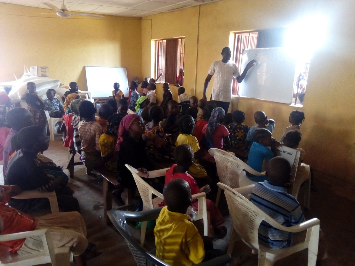 GPupdate's tweet photo. @GPupdate As our team of Volunteer teachers continue to impact the children's live positively in other to make them have sense of belonging to the society. #ISupportGurara @EU_Commission @EU @Connected_dev @childrensociety @UN @UNHumanRights @UN_SPExperts @PDPEREPORTER @Martins_6 https://t.co/K8phLN6uXI