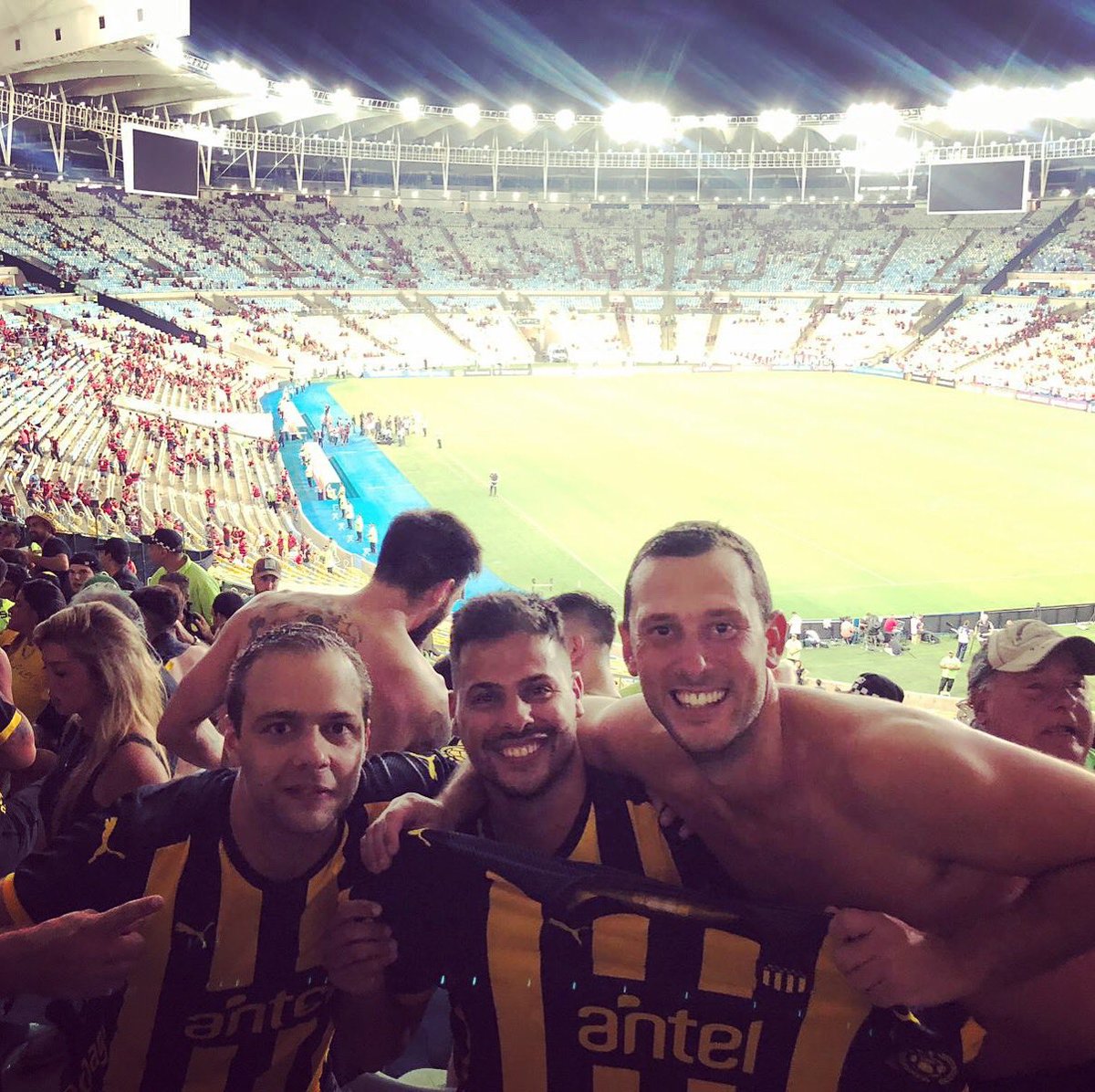 Sebita210888's tweet photo. #Peñarol
#Maracanazo 🇧🇷 @joakodillon @Guille23k https://t.co/C5Cin2lQuT