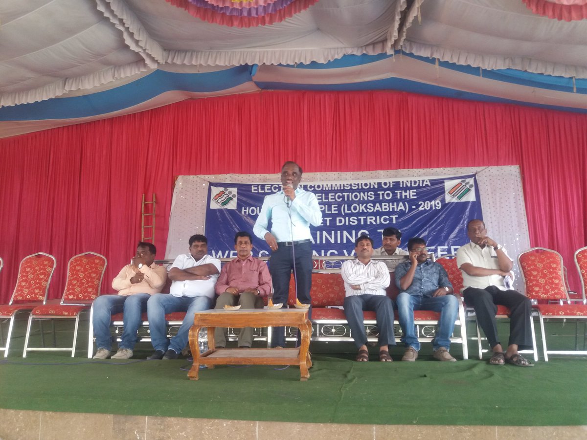 DrdaSiddipet's tweet photo. Loksabha Elections-2019 - DRDO sir attended training programme to VOAs on video recording at pollings on 11.04.19 https://t.co/8Sjoh7DHV9