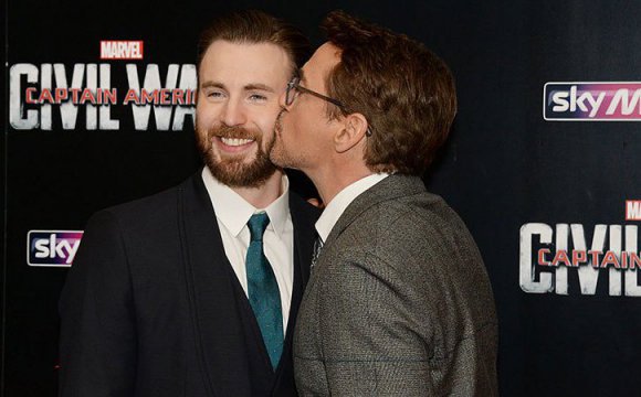 Happy birthday to Robert Downey Jr. All Chris fans wish him a great day. 