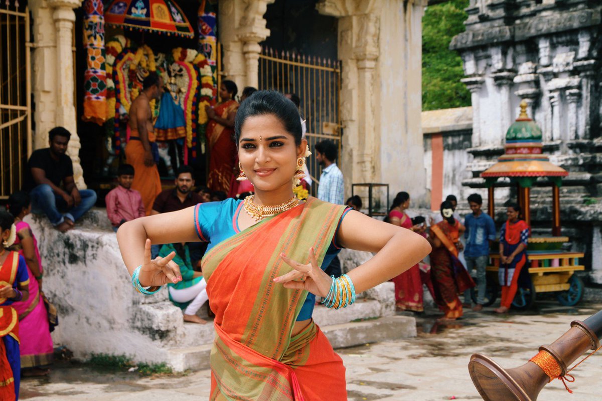 heytamilcinema's tweet photo. #NatpeThunai 

Anagha is there for the songs and touch up scenes. Flurry of YouTube stars who entertains in bits and pieces. Harish Uthaman stands out. Karu Palaniappan as Villain minister looked a misfit tyring to preach on the current issues in the state! (2.75/5)

#HTCReview https://t.co/wIcqK54Ivn