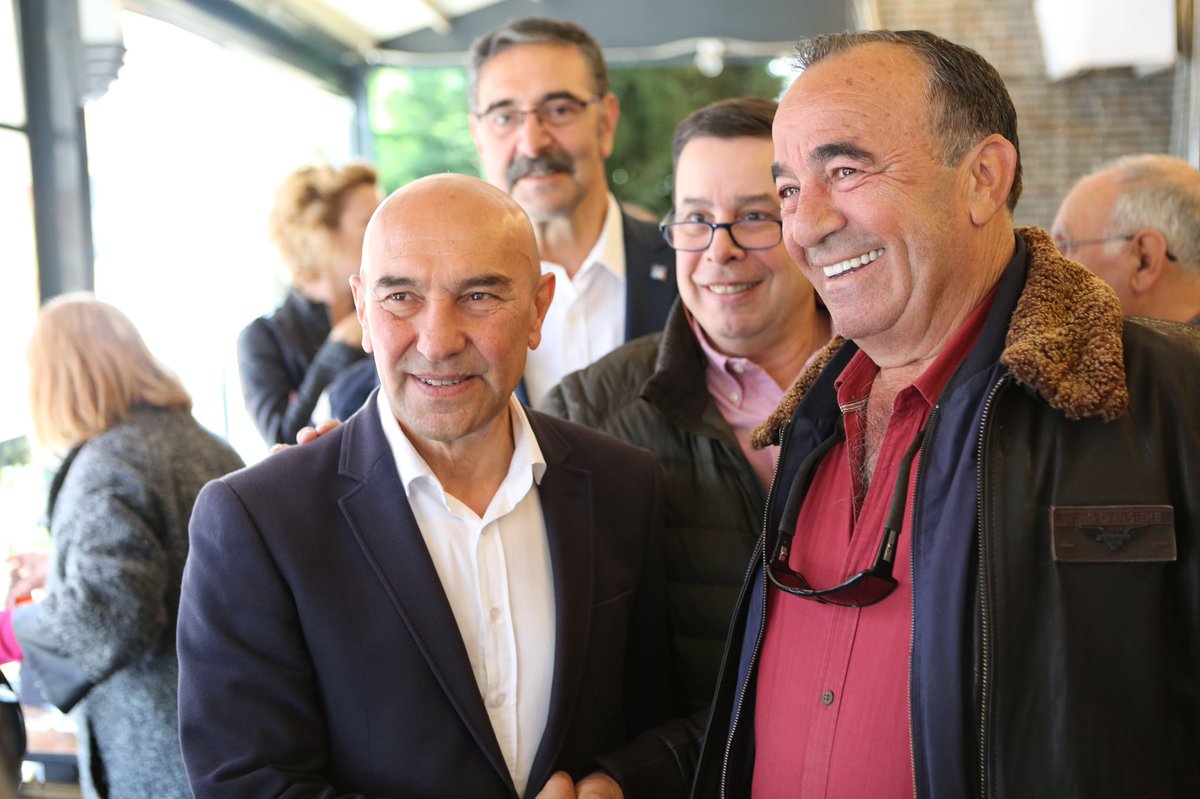 tuncsoyer's tweet photo. Kiraz’ın Dokuzlar Mahallesi’nin ardından en yüksek oyu aldığımız Karşıyaka Bostanlı sandık bölgesini ziyaret ettim. Burada 288 geçerli oyun 268’i, yani yüzde 93’ü bize verilmiş. Bu büyük güvene layık olmaya çalışacağım. Bostanlılı kardeşlerime sonsuz teşekkürler. #Aşklaİzmir https://t.co/uppj2XEpuD