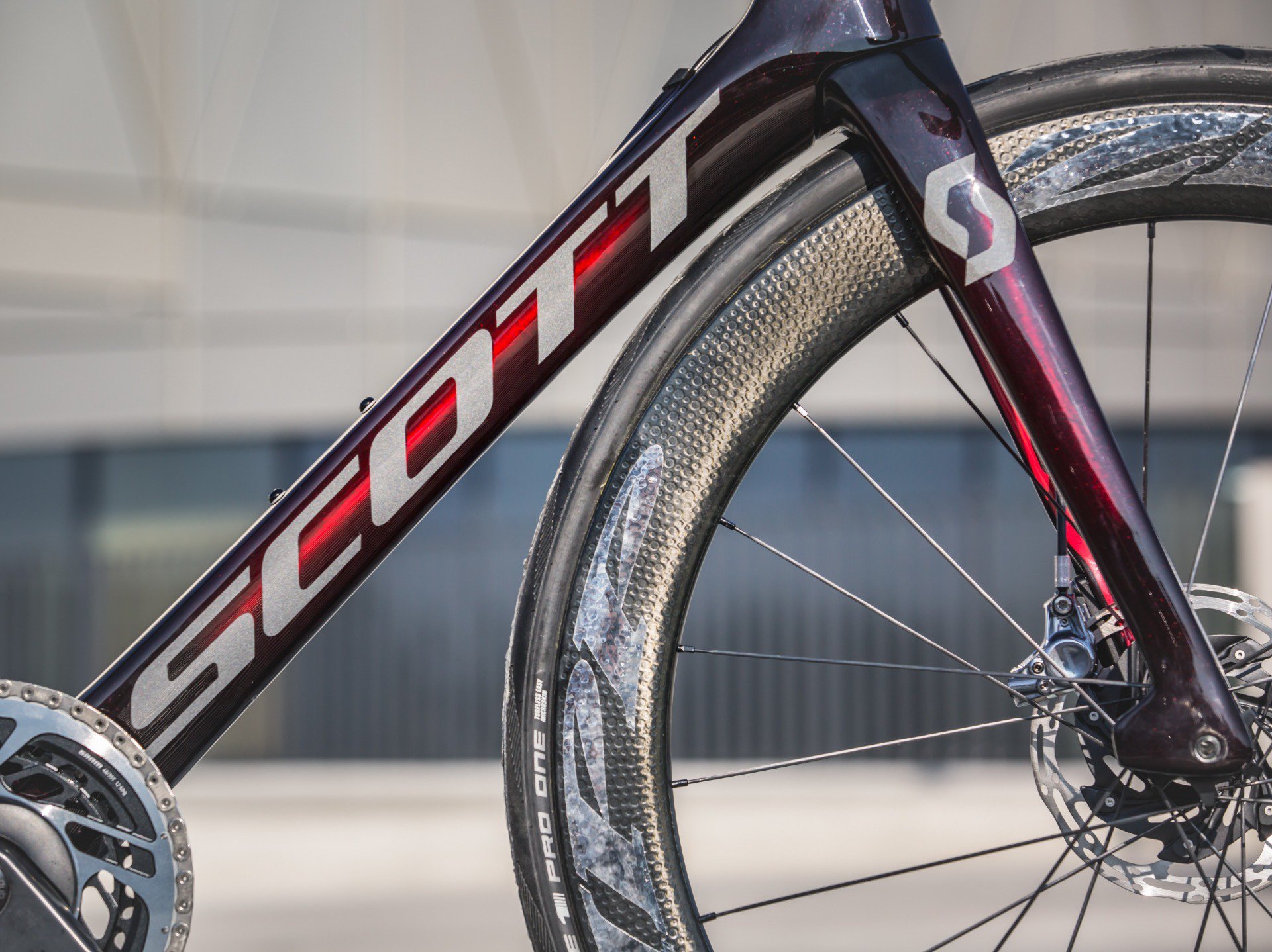 SCOTT Bike on X Limited Edition SCOTT Foil Ultimate Disc Our new dream bike is equipped with the brand new SRAM Red eTap AXS and a stunning new paint job SCOTTbikes SCOTTfoil