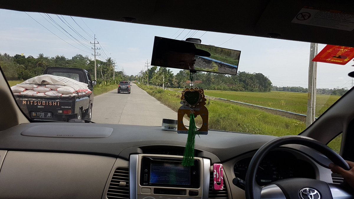 Hakam2019's tweet photo. Menuju PCNU Cilacap. Rakorcab PC Ansor Cilacap. Kulanewun Kang Nawar @munawar_am Kaki Tir @BadruddinEmce
#PAIMIN
#SAH https://t.co/zXTlRwbwbH