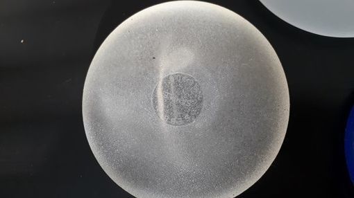 Accuray_Fr's tweet image. Risques de #cancer : la France interdit les #prothèses #mammaires macro texturées #santepublique #hcsmeufr  sco.lt/7FXaGu