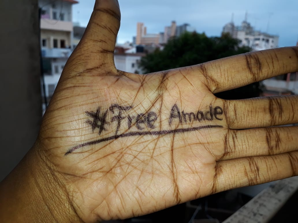 Cidiachissungo's tweet image. Tomorrow, Friday (5th April) journalist #AmadeAbubacar will complete 3 months in illegal detantion. Let's prepare to share our hands in solidarity and also to  demand for his imediate release in #cabodelgado 
#HandsForJustice✋
@AmnestySARO @ParlamentoMoz @FNyusi @JusticeDefend