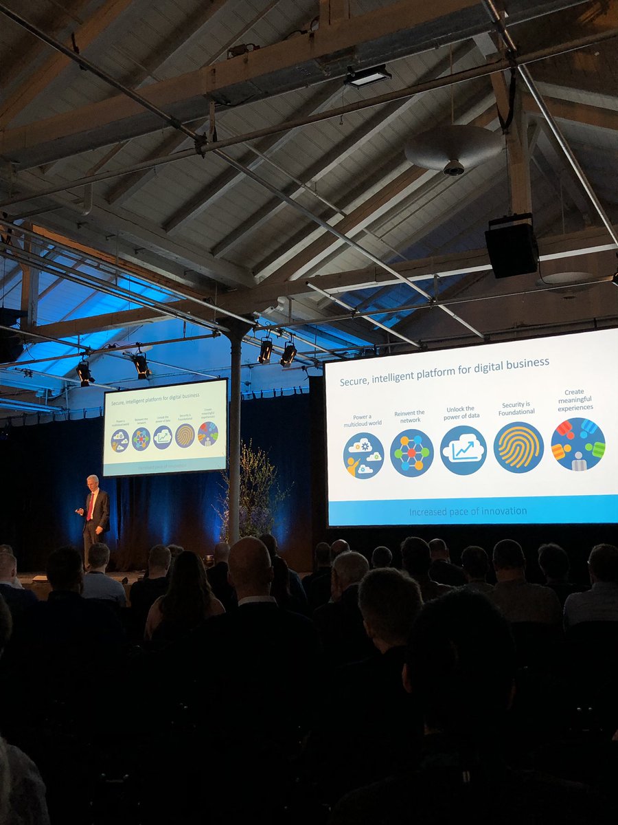 NetteamDanmark's tweet photo. Colin Seward, EMEAR CIO på scenen med en præsentation om fremtidens IT og strategier herom #ciscoconnectdk https://t.co/tQnk09BORl