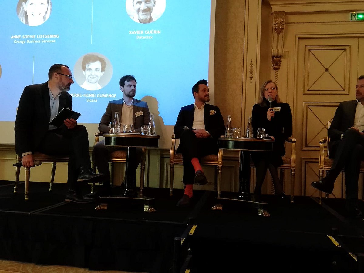 orangebusiness's tweet photo. L'#IA est un facteur de compétitivité fort pour les entreprises. Or seuls 10% des projets IA se transforment. Faciliter la collaboration des équipes et créer une synergie constituent de vrais atouts de réussite. Anne Sophie Lotgering partage l'expérience d'entreprise sur l'IA https://t.co/D8aJm7Lio4