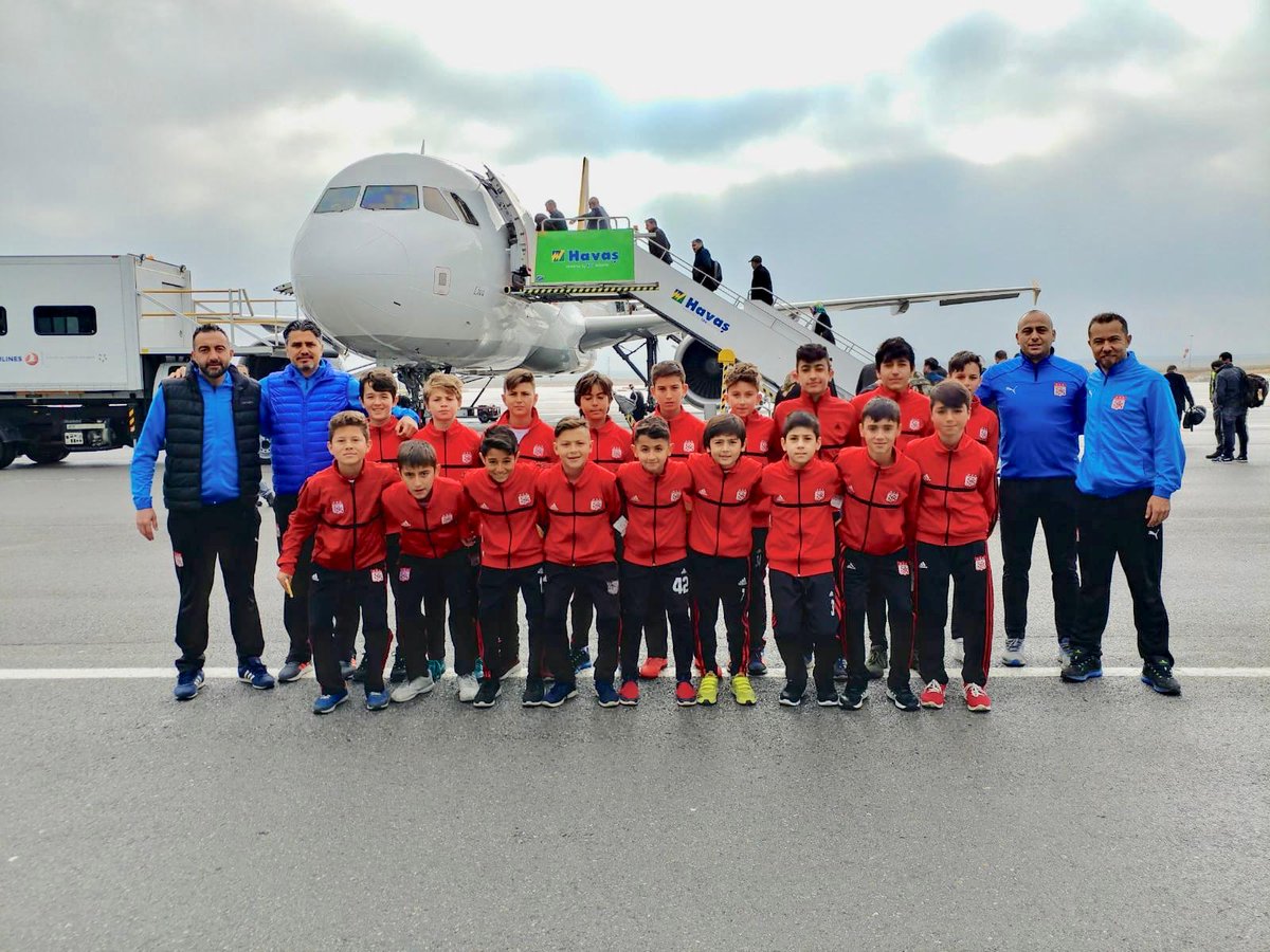 Sivasspor's tweet photo. 1️⃣ U12 takımımız #u12izmircup için yolculuğuna başladı. Bu sabah 09.15'te Sivasʼtan hareket eden kafilemiz saat 13.45'te İzmirʼde olacak. Ekibimiz daha sonra Kuşadasıʼnda kamp yapacağı #Pinebay Otel'e geçiş yapacak ve turnuva başlama vuruşunu bekleyecek. https://t.co/pOle8zL5RG