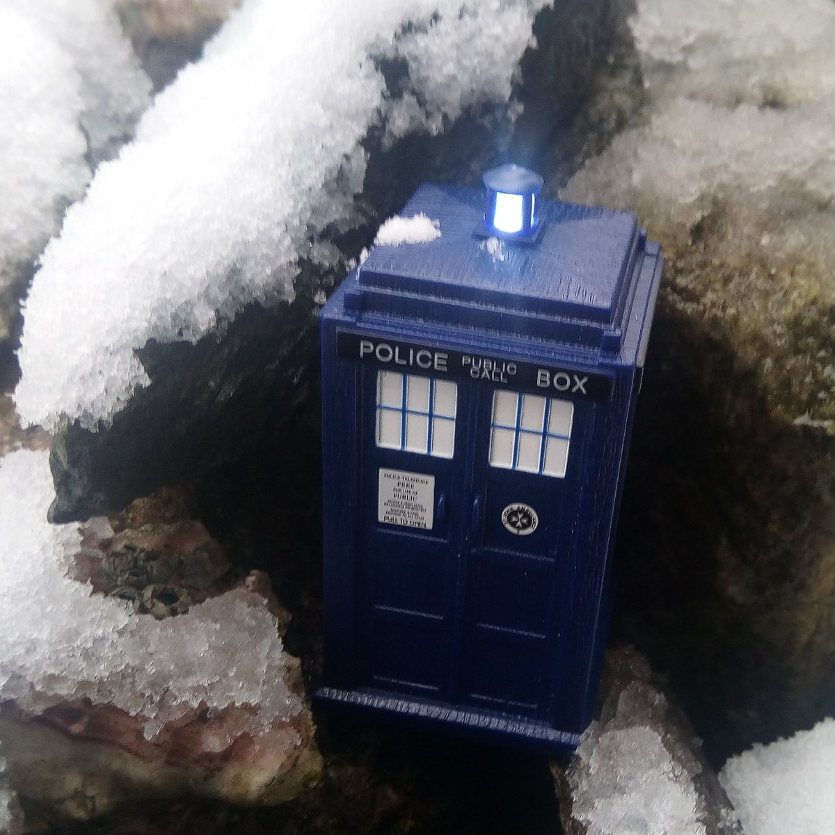 Iltu123's tweet photo. "Doctor, you said to dress for Rio!"
#doctorwho #TARDIS #toyphotography #intimeandspace #biggerontheinside #homeforwhovians #DrWho #SnowInApril #WednesdayWisdom https://t.co/fsp2yIFArD
