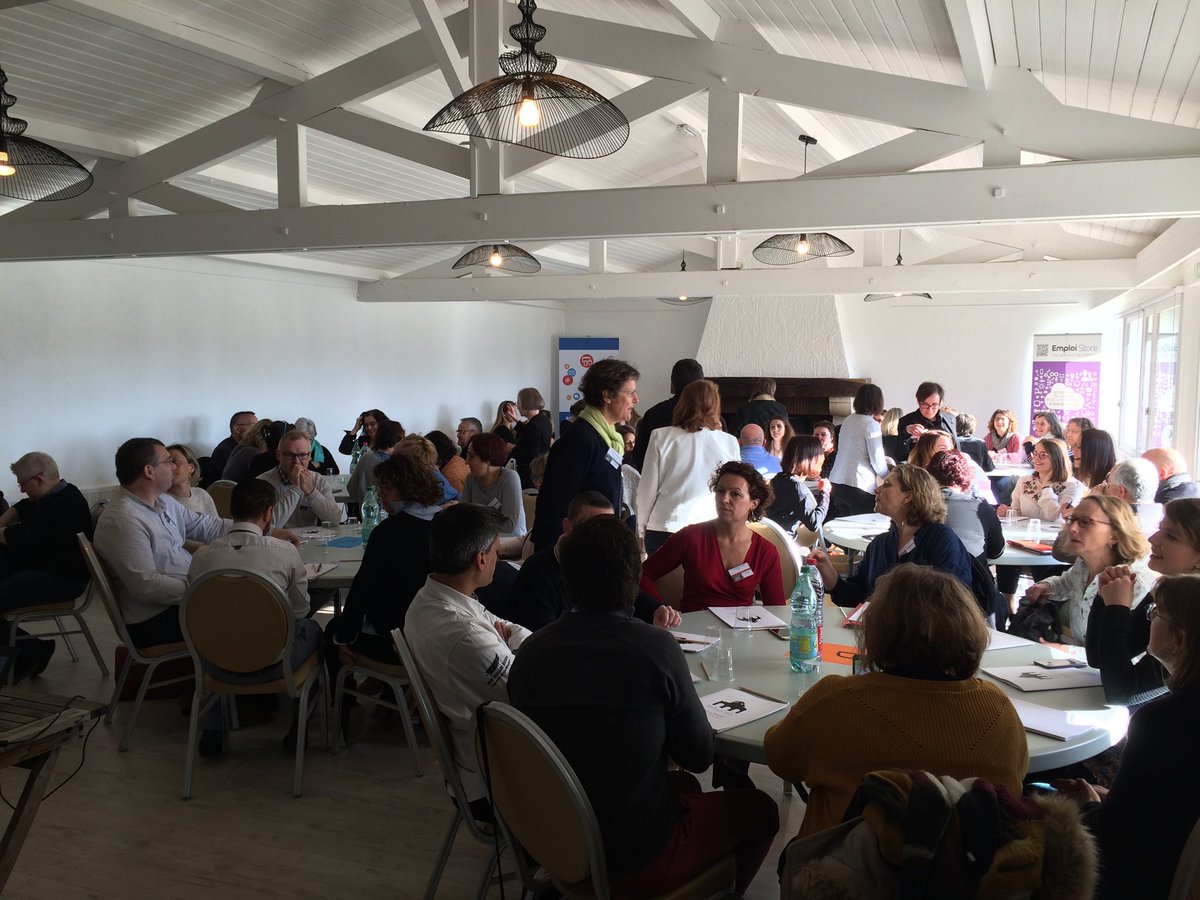 DSAINTPAUL's tweet photo. ⁦@poleemploi_NA⁩ .    Séminaire "Entreprise" avec les collaborateurs de la Direction Territoriale du POITOU. Un objectif, partager la stratégie sur le territoire. Introduction des travaux par ⁦@TOUBEAUfred⁩ https://t.co/mRnA4vrP0d