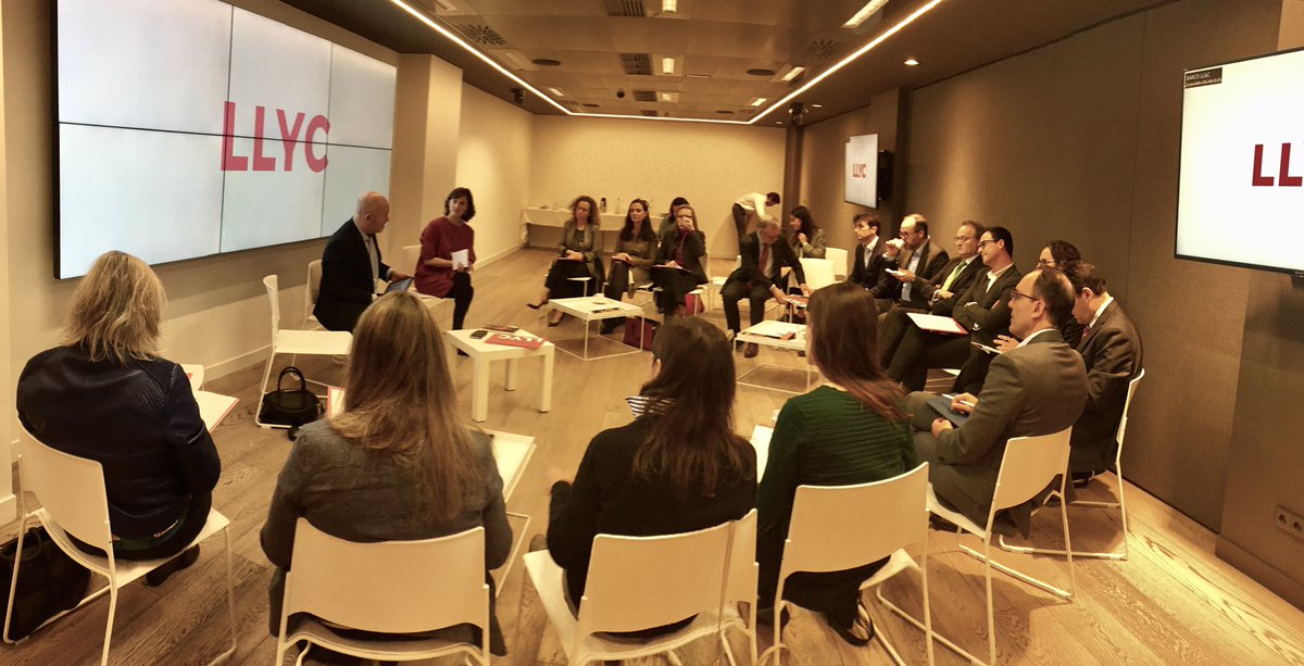 LLYC_Global's tweet photo. #LLYCMadrid acoge un encuentro entre @richardhowitt, CEO de @theiirc, y un exclusivo grupo de compañías cotizadas para debatir sobre los avances en materia de información no financiera y sostenibilidad, y de la integración y equiparación de la misma con la financiera tradicional. https://t.co/gwsC9SIDBL