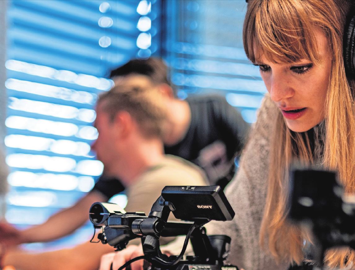 "Vooral niet lachen! Jullie hebben net een lijk gezien!" Tijdens het #48HoursFilmProject liep 'n journalist 2 dagen mee met het <a href="/MultiMediaCent1/">Multimediateam</a> Pluryn. Lees vandaag in <a href="/DeGelderlander/">De Gelderlander</a> hoe deze filmploeg onvoorbereid in 48 uur een complete short movie bedacht, filmde &amp; monteerde.