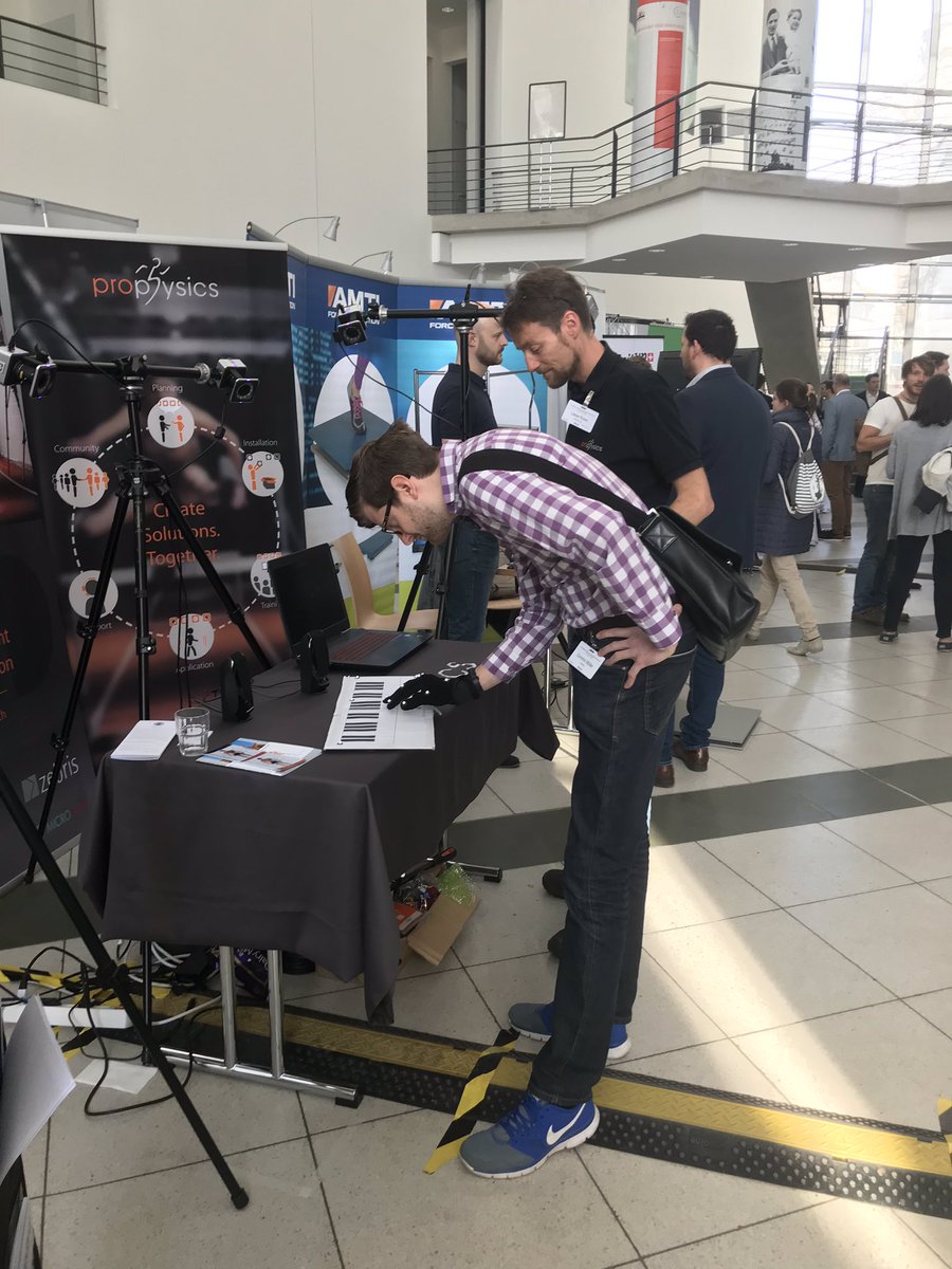 AndyRayCavHts's tweet photo. Day 2 of #DGfB #Prophysics’ Lasse guiding a new player of the #airpiano powered by @vicon #viconnexus looking forward to hearing the next concerto! https://t.co/yFhc9qx2DM