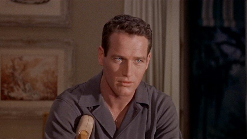 La gatta sul tetto che scotta (1959) <a href="/Stasera_in_TV/">StaseraInTV</a> IRIS 21.00
Pensato in bianco e nero (come altri adattamenti delle commedie di T.Williams), Richard Brooks non volle deludere i fan dei protagonisti privandoli "degli occhi azzurri di Newman e di quelli viola di Liz Taylor"