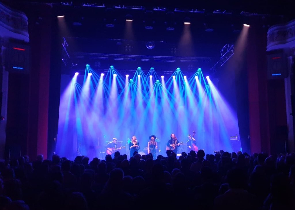 thewanderhearts's tweet photo. London, we love you π A truly beautiful night. It meant so much to have so many of you there @o2sbe β‘οΈ #RestlessMindsTour @wardthomasmusic https://t.co/Q3xHWEw6co