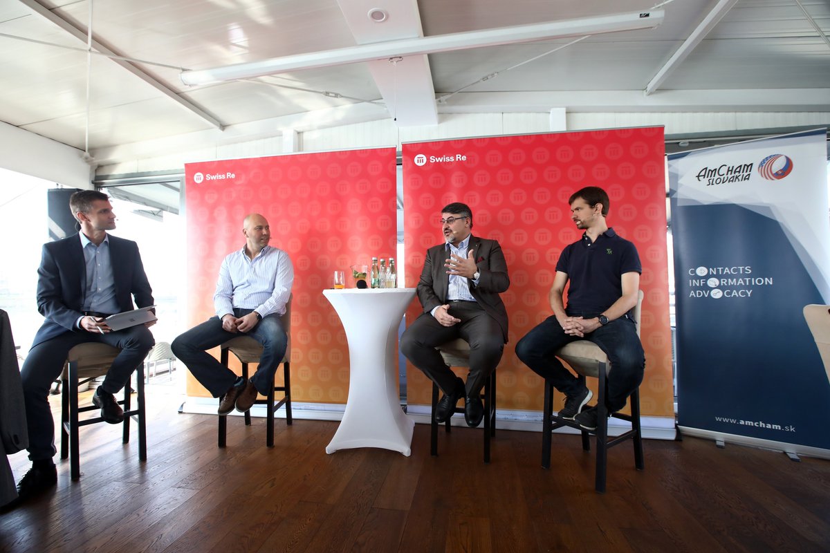 AmChamSlovakia's tweet photo. @AmChamSlovakia together with @Swiss Re organized a great discussion on "Habits We Need To Change To Face The Future of Work."
Nima Motazed, CEO of @Swiss Re answered:
📌 Never stop learning. Learning is the new fitness.
📌 Experiment. Try new things!
#swissre #amchamslovakia https://t.co/dHmXQkbnUZ