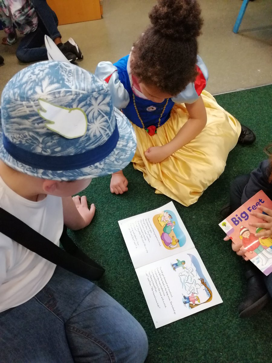 AGray_LPS's tweet photo. We are sharing a story with @BButler_LPS! @WorldBookDayUK #ShareaStory #WBD @LansdownePS https://t.co/Yva2hDk8PK