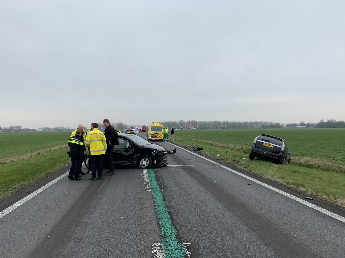 AisevanBeets's tweet photo. Ongeval met 3 auto’s op de #N383 tussen #Marsum en #Bitgum. Niemand raakte gewond. Één auto kwam op de rijbaan tot stilstand, de andere twee in berm / sloot. De veroorzaker werd aangehouden. VOA kwam ongeval in beeld brengen waarna de zwaar beschadigde voertuigen geborgen zijn. https://t.co/Aey7Q3nNcM