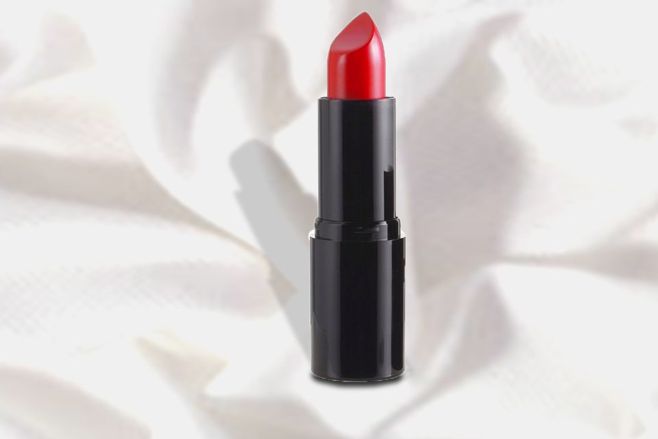 Quel est votre coloris @avrilcosmetiques préféré ? Ici c’est la couleur « coquelicot », rouge flashy, séduisant, sexy. #lilinature #rougealevres #beautenaturelle #naturalmakeup #cosmetiquebio #bio #beautebio #beauténaturelle #cosmetiquenaturelle #organic #beauty #rougealevre