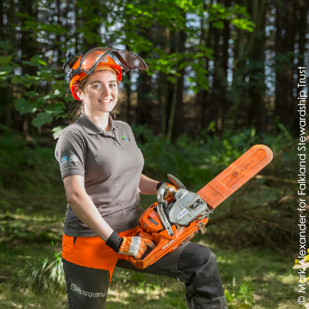 OBrightFuture's tweet photo. Jess had never considered working outdoors before but she fell in love with the piglets, the gardens and the sense of wellbeing she got from being at the @CamboEstate Read her story: https://t.co/TgH8YDl0Fc @falklandestate #OurBrightFuture @TNLComFundScot https://t.co/u2vfEtNqIR