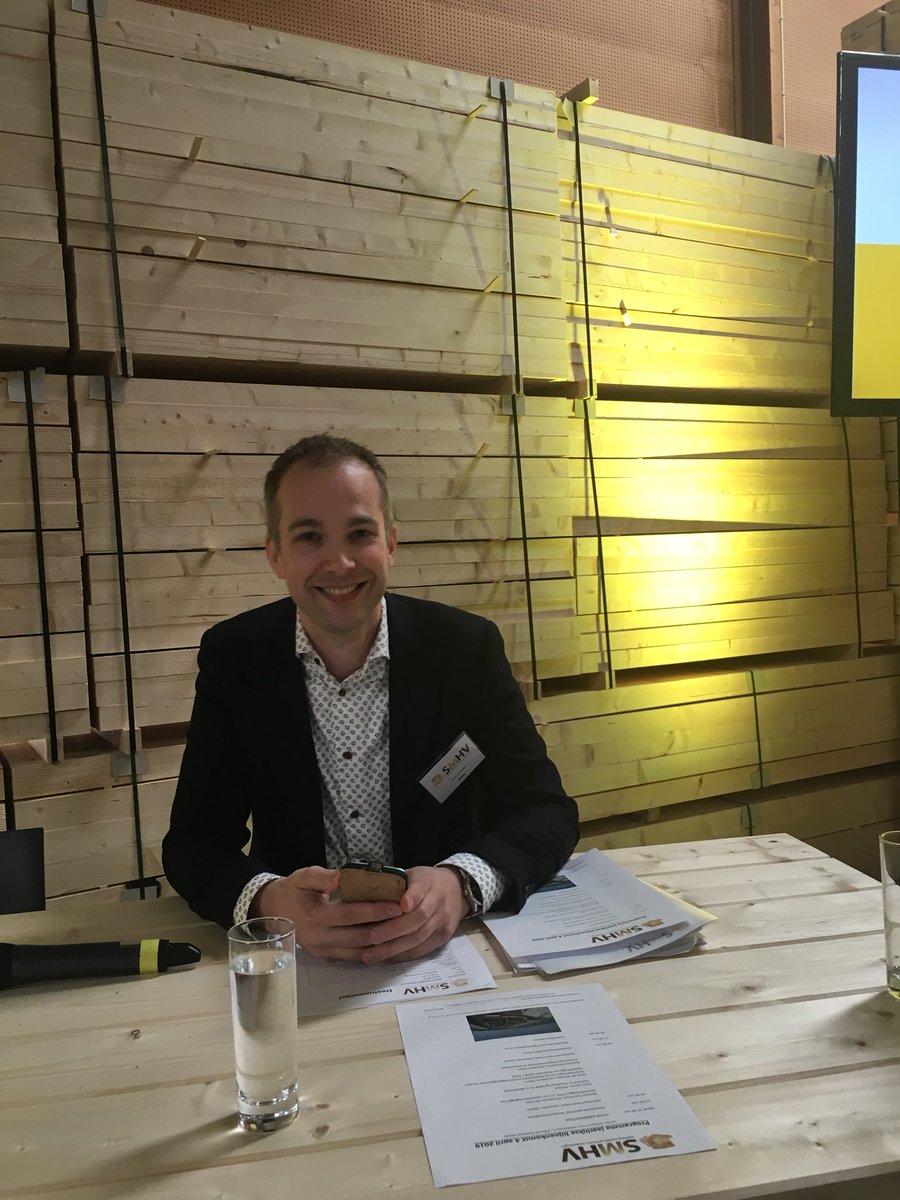 EPVisie's tweet photo. Na onze ledenontmoeting met Hans de Boer samen met #SMHV spreken over #ispm15, wat gaat de #brexit brengen. René de Gruijter bereidt zich nog voor op de laatste actualiteit https://t.co/Lg5H8LqnCh
