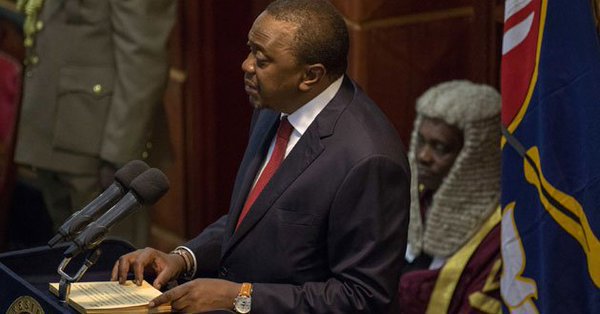 #StateoftheNation Hatuezi kurudi nyuma katika mpango wa kuunganisha wakenya na hatua yakujenga umoja na utangamano utaendelea @Uhuru_Kenyata