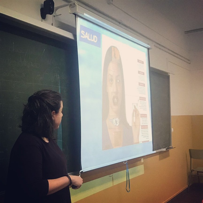 mdcg89's tweet photo. Parte fundamental de nuestra especialidad es salir fuera de los #CentrosDeSalud, a la #Comunidad. Y al salir acompañados por tutores (@iparragam) y residentes, volvemos a creer en nuestros 2 apellidos: familia y comunitaria. #EducaciónSanitaria #ClaseSinHumo #EligeMFyC #PAPPS https://t.co/roVfV30W6q