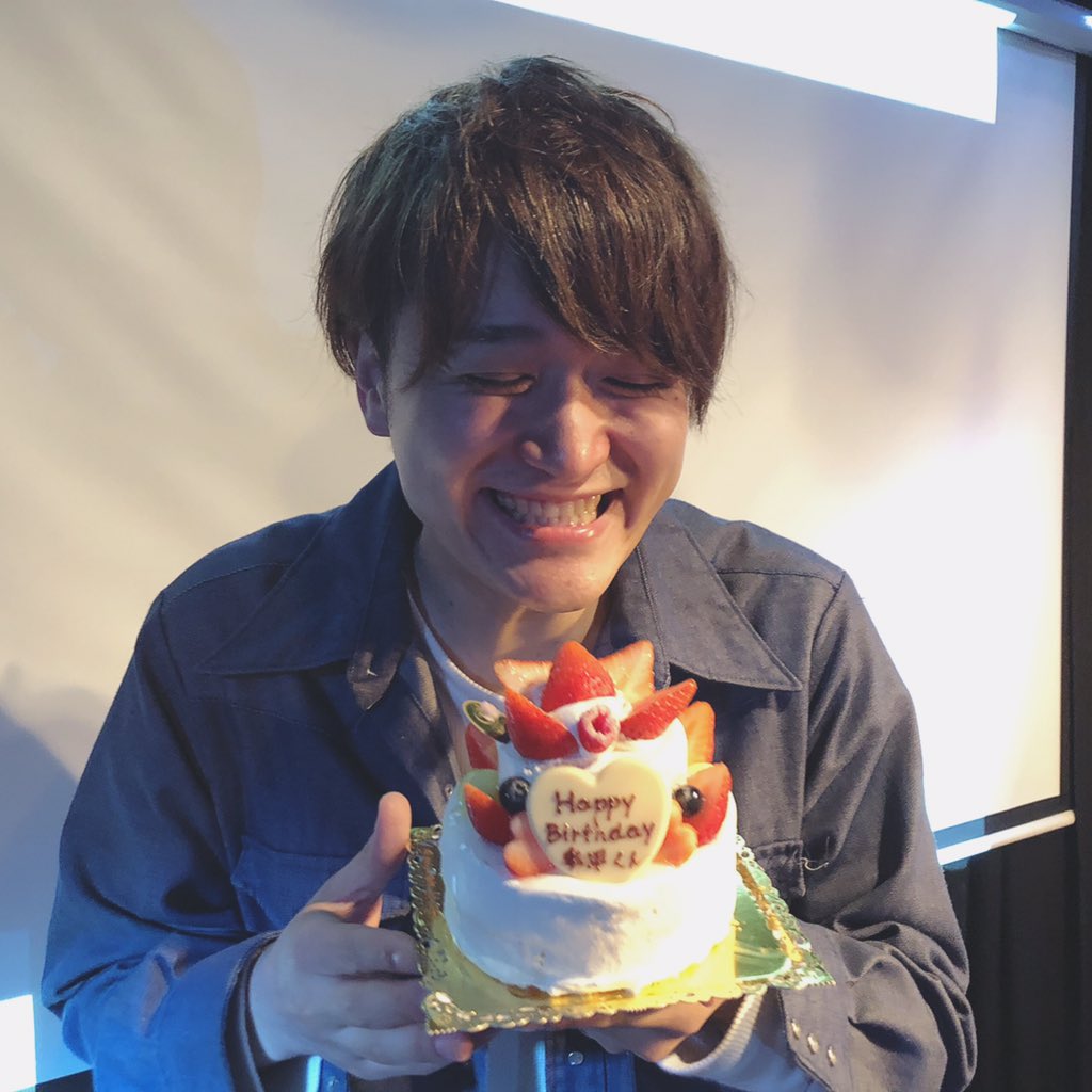 kkshuhei's tweet photo. 素敵な誕生日になりました！たくさんのお祝いのメッセージありがとう！今日もオンガクが出来ているのは、紛れもなく"あなた"のおかげです。僕だけではできることは少ないかもしれないけれど、みんなとなら楽しい日々を作れそうです。いつも支えられています。本当にありがとう！ #PlayGoose #kudokimu https://t.co/GH4su3RNKP