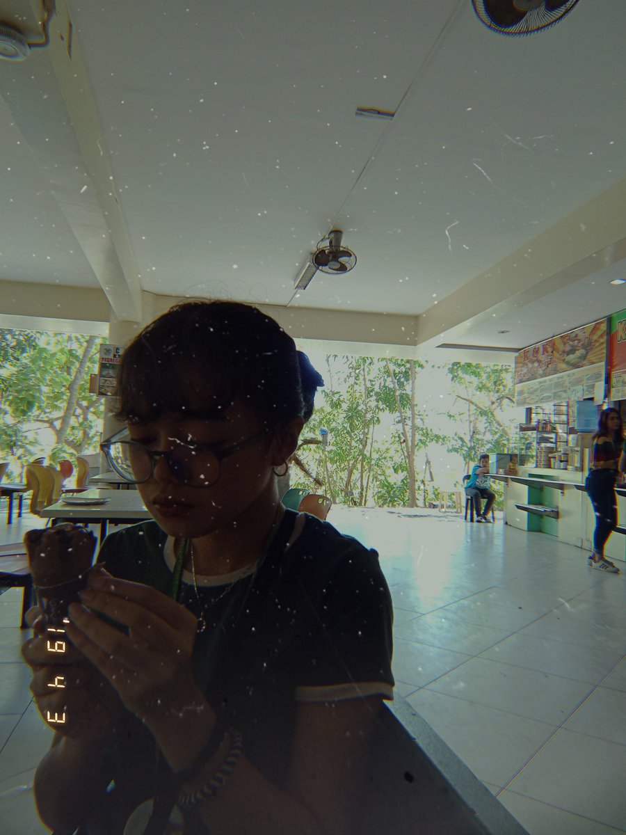 therealfranzu's tweet photo. San maaabot ang 25 pesos mo? 
@maskeithtape 💕💕 https://t.co/d6wqpPPlwb