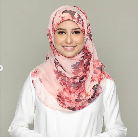 DinaHalim3's tweet photo. No garden truly blooms until butterflies have danced upon it.
#Bokitta #BokittaLovers #Hijab #HijabFashion #HijabTrends #HijabLovers #IslamicWomen #WomenFashion 
https://t.co/Y0ZFDO2n5x https://t.co/WcGV8FqdJe