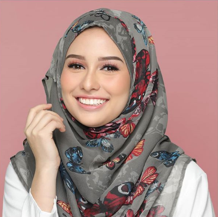 DinaHalim3's tweet photo. No garden truly blooms until butterflies have danced upon it.
#Bokitta #BokittaLovers #Hijab #HijabFashion #HijabTrends #HijabLovers #IslamicWomen #WomenFashion 
https://t.co/Y0ZFDO2n5x https://t.co/WcGV8FqdJe