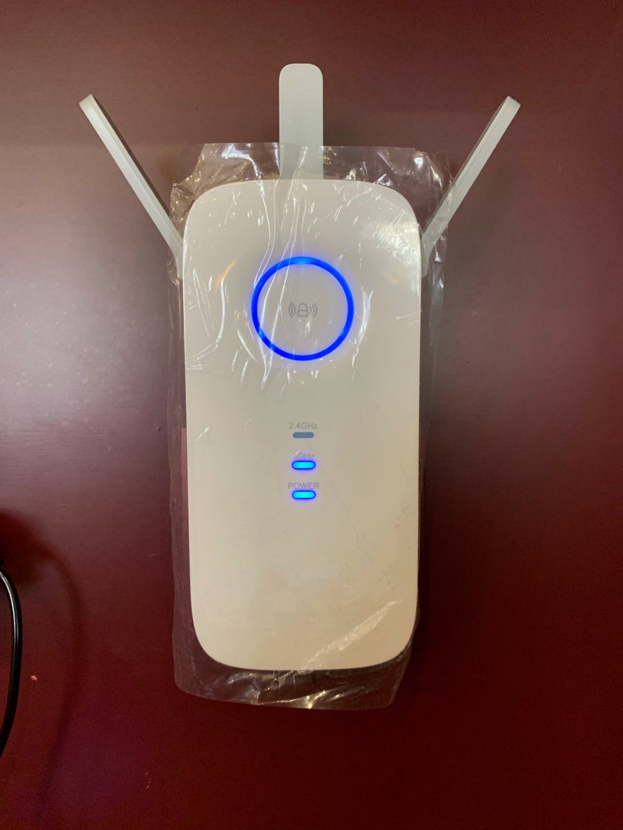 WiFiSolutionsES's tweet image. Hoy toca acabar con los problemas WiFi en un restaurante. Les vendieron un repetidor en un gran almacén como solución a sus problemas de cobertura.... 

¡Solución en camino con #UniFi y #EdgeMAX de @ubnt! ¡Deja tu red en manos de profesionales! 
👉 wifisolutions.es