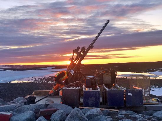 MajorDrilling's tweet photo. A report about rising #mineral #exploration spending says most are going for #gold. #DrillingExperts #MajorDrilling #DefiningExploration @MiningNewsNorth @kinrossgold 

https://t.co/2yRH7FnMYY https://t.co/HcRgflfESC