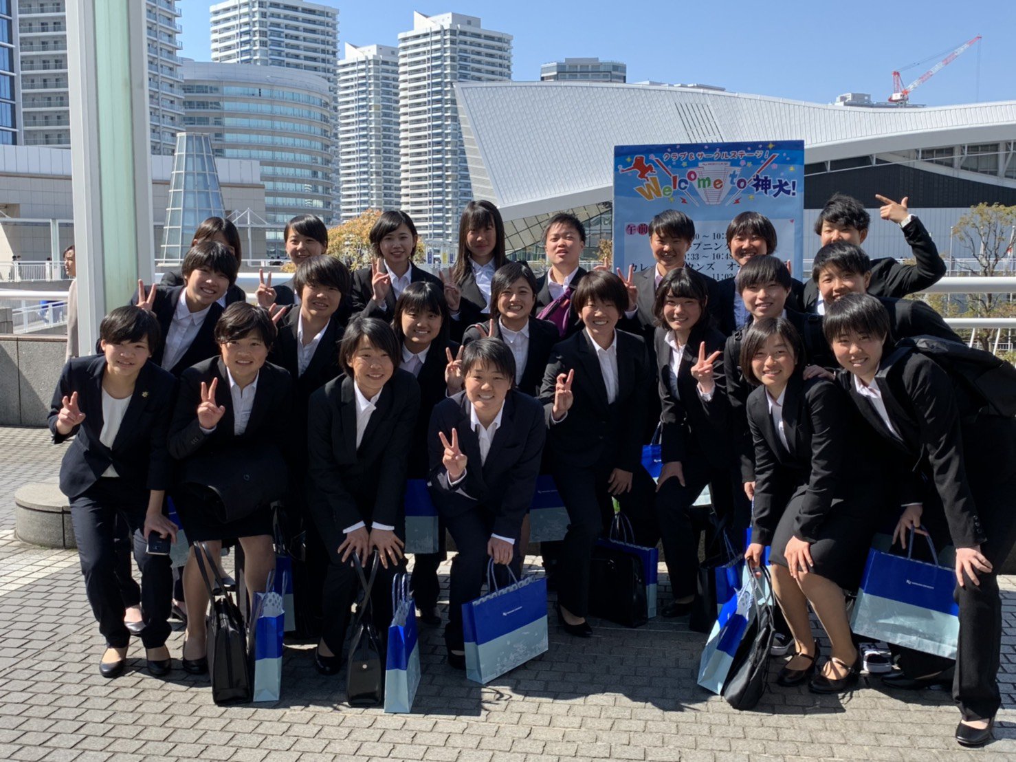 藤原愛 ふじわらまな 今更やけど昨日は入学式でした 新しく出来た友達のおかげで今青春してる気分wこれから4年間楽しい事 苦しい事も辛い事もいっぱいあるやろうけど笑顔で乗り切ってやろうと思います スーツ女子 ってやつやってみた なかよし