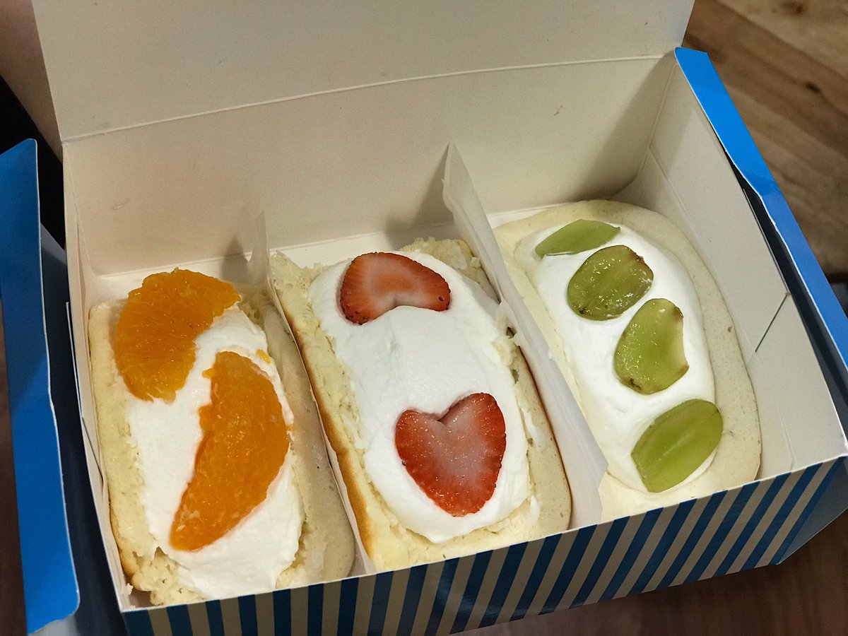 IbzPs's tweet photo. แพนเค้กมินิ ของร้าน butter pan ชั้น3 สยามสแควร์วัน ขาย 3 ชิ้น 120 บาท กินเถอะเชื่อเรา แล้วจะไม่ผิดหวังเลย แป้งแพนเค้กกับตัวครีมนุ่มมากถึงมากที่สุด ละลายในปากเลย #อร่อยไปแดก #อร่อยบอกต่อ #aroii #wongnai #วงในพาแดก https://t.co/wo2KgGTNLe