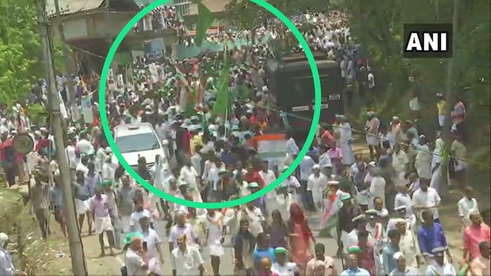 durgeshmachhi's tweet image. लगभग 20cr मुसलमानों व 8cr ईसाइयों की रक्षा के लिए 52 पार्टियाँ खड़ी हैं।

और 100cr हिंदुओं की रक्षा के लिए सिर्फ़ BJP।

फ़िर भी मेरे हिन्दू भाइयों को उनके हितैषी दल को चुनने में सोच-विचार करना पड़ रहा है !😓
 #CongressAntiHindu #AntiMiddleClassCongress