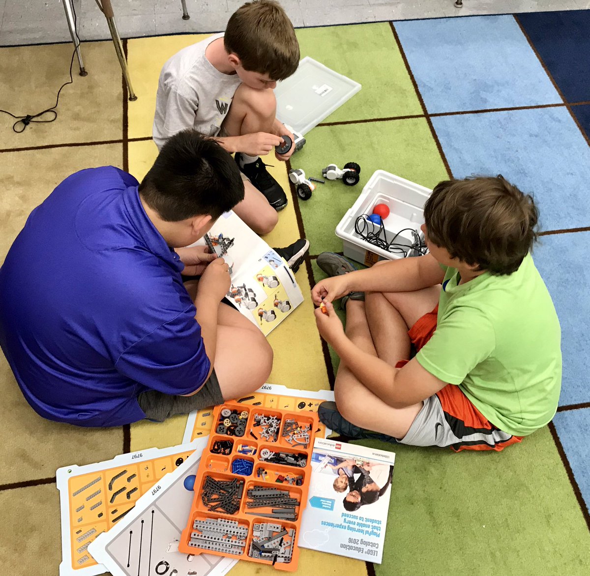 thomp6j's tweet photo. Gettin’ tech! @RooseveltAgp #Gifted_HCPS #LEGOEducation #LEGOmindstorms https://t.co/3hD9j5DIJa